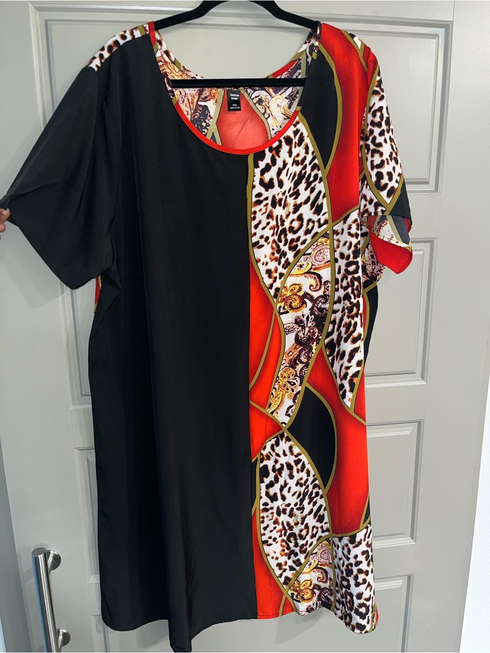 SHEIN Curve Colorblock Leopard & Chain Print Tunic Dress